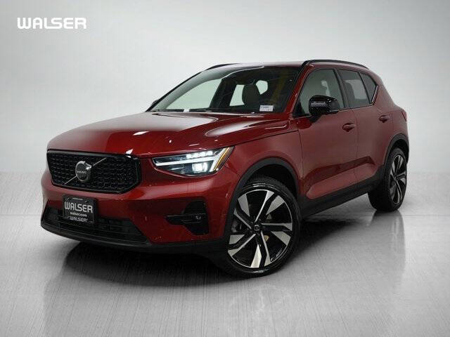 2023 Volvo XC40 B5 Ultimate Dark Theme