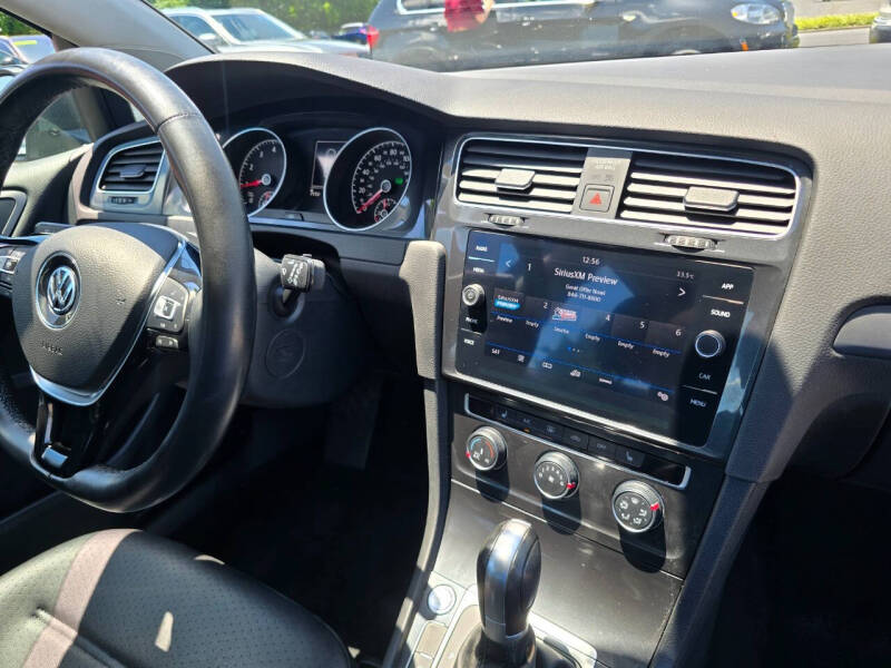 2019 Volkswagen Golf SE