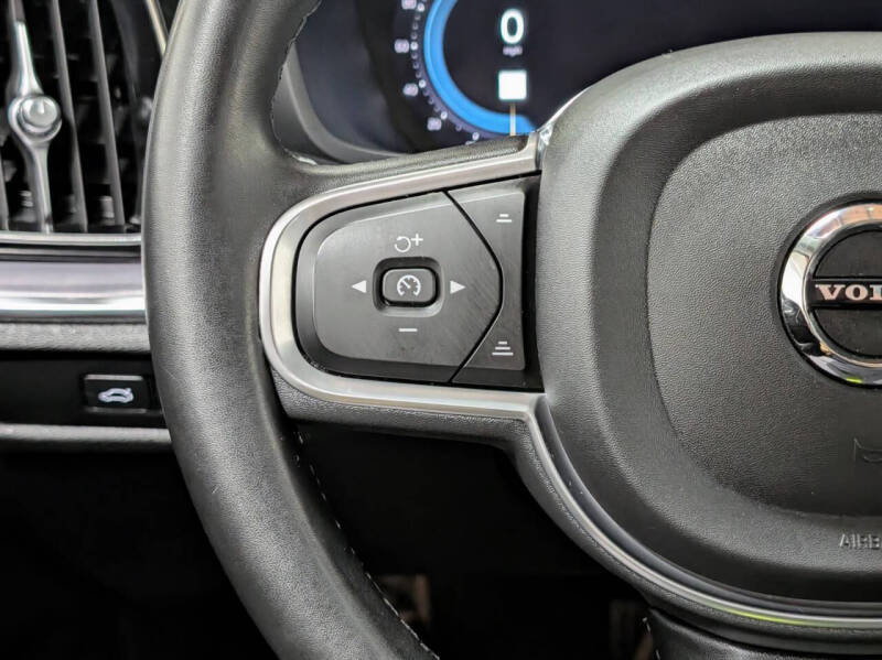 2023 Volvo S60 Recharge T8 Core Dark Theme