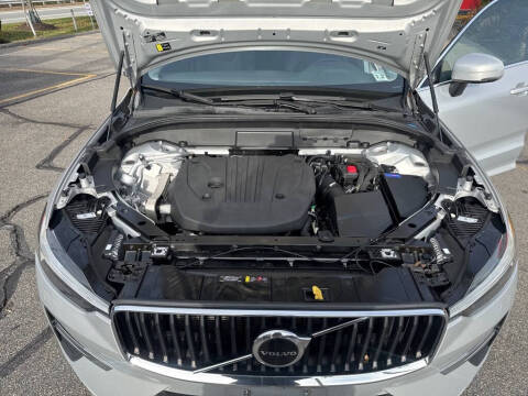 2022 Volvo XC60 B5 Momentum