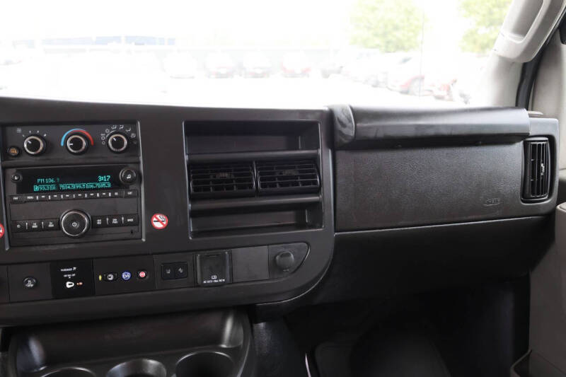 2025 Chevrolet Express LT 3500