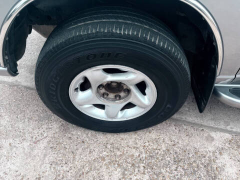 2004 Toyota Sequoia SR5