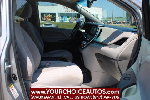 2017 Toyota Sienna LE 7-Passenger Auto Access Seat