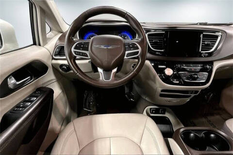 2017 Chrysler Pacifica Touring-L