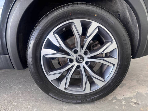 2017 Infiniti QX30 Premium