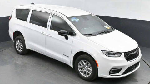 2024 Chrysler Pacifica Touring