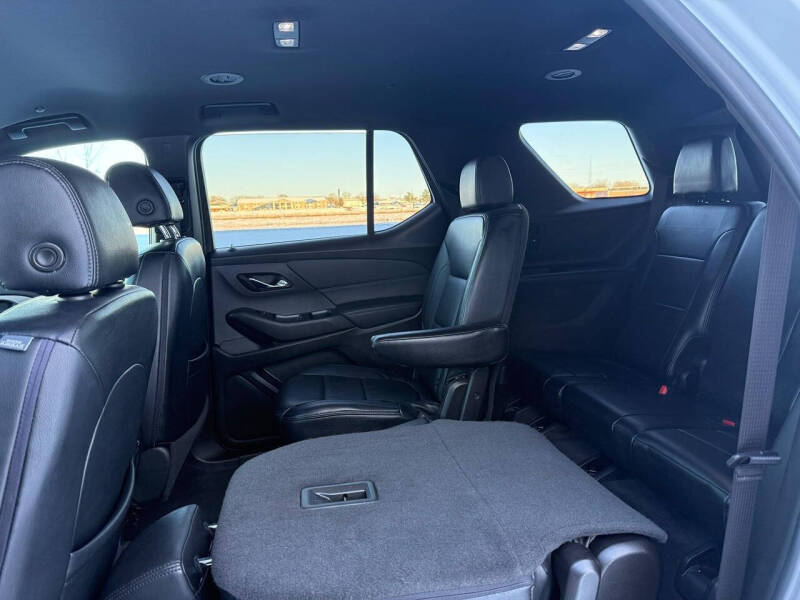 2022 Chevrolet Traverse LT Cloth