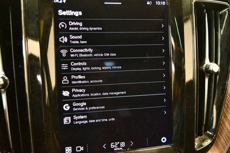 2022 Volvo XC60 B5 Momentum