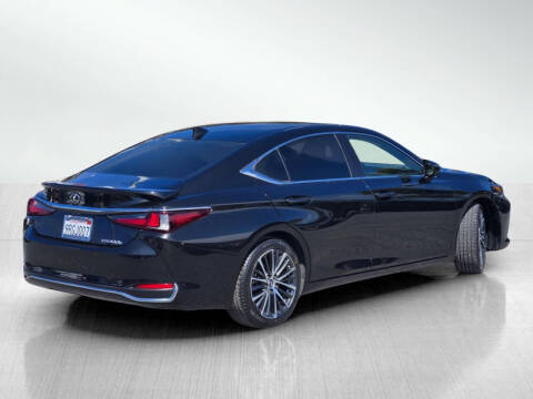 2023 Lexus ES 300h