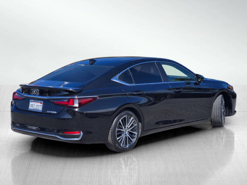 2023 Lexus ES 300h