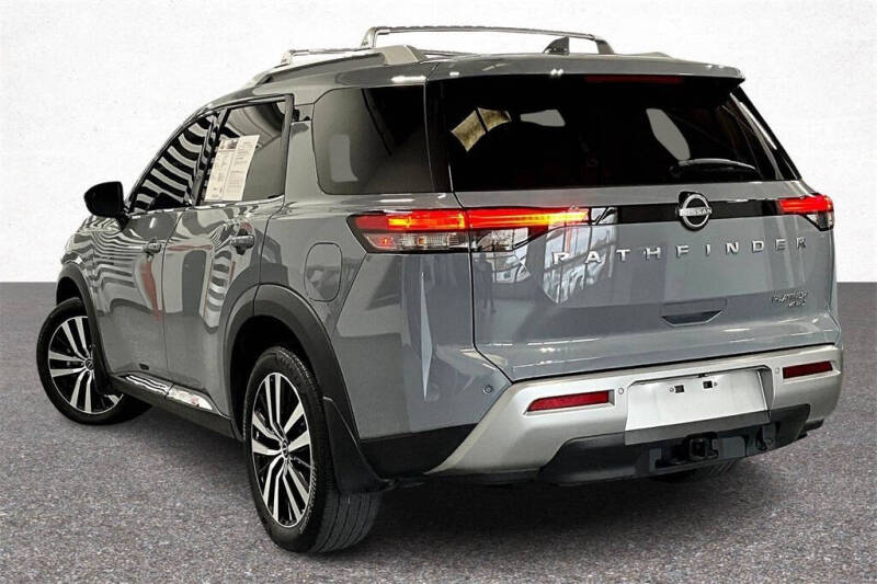 2023 Nissan Pathfinder Platinum
