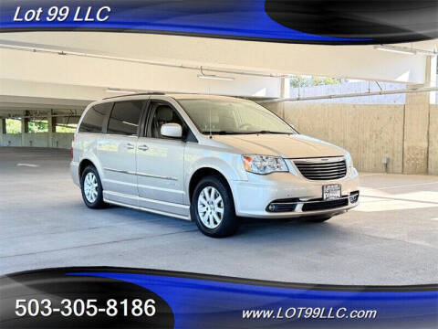 2013 Chrysler Town and Country Touring