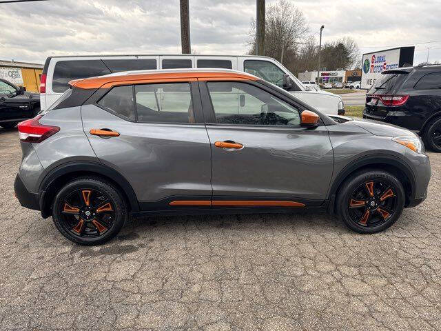 2019 Nissan Kicks SR
