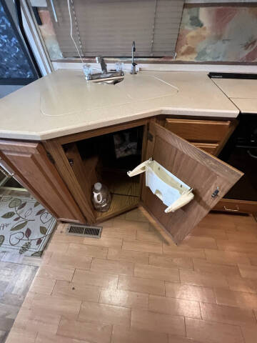 2000 Winnebago Adventurer