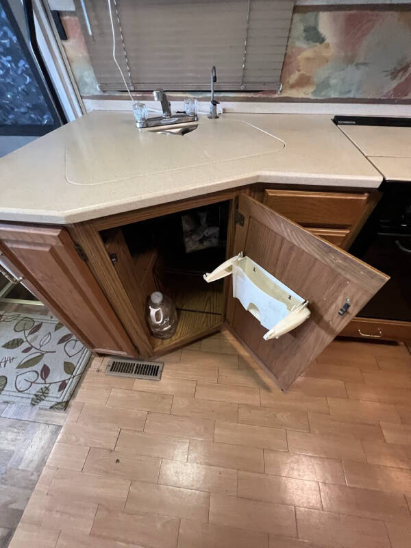 2000 Winnebago Adventurer