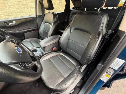2020 Ford Escape Hybrid Titanium