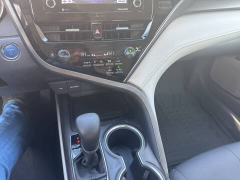 2022 Toyota Camry Hybrid LE