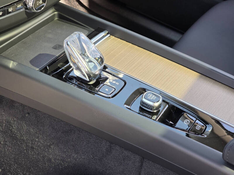 2026 Volvo XC60 T8 Plus