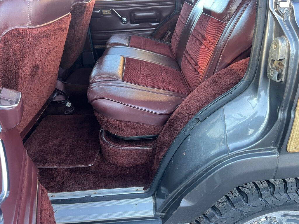1989 Jeep Grand Wagoneer 71