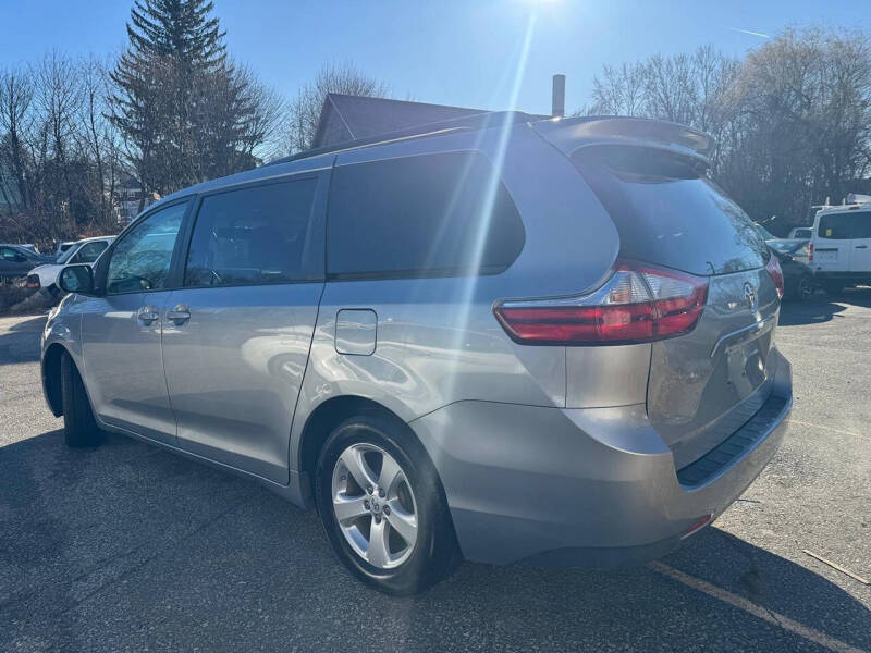 2015 Toyota Sienna LE 8-Passenger