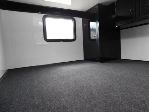 2026 United Trailers 53' Full Bathroom
