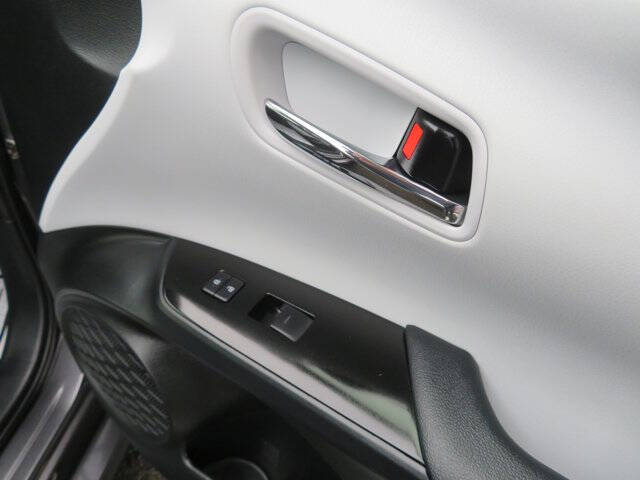 2022 Toyota Prius LE