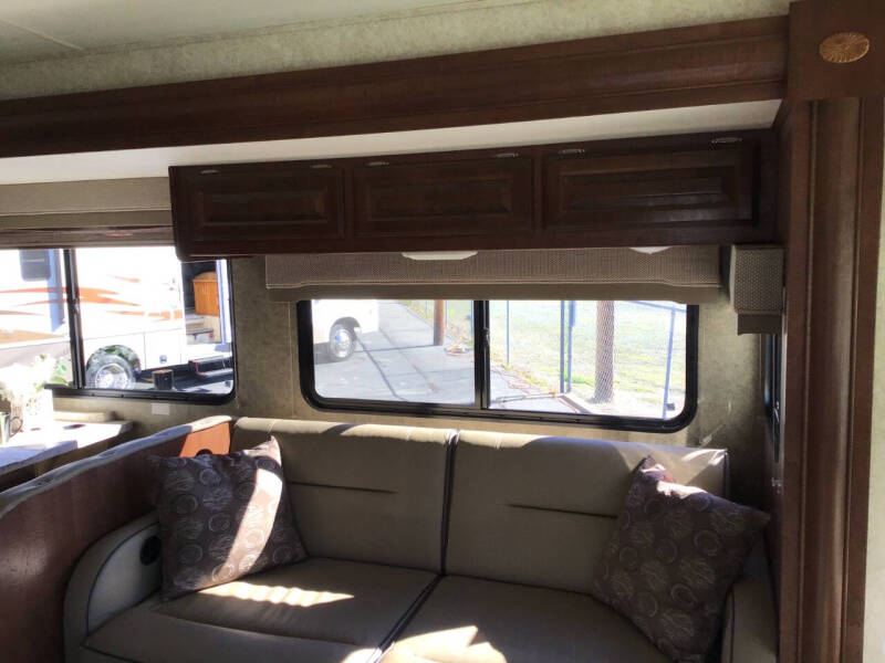 2016 Georgetown GT3 30X / 31ft