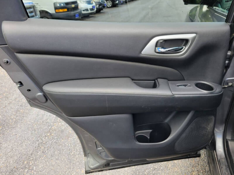 2018 Nissan Pathfinder SL