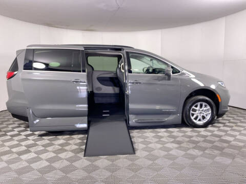 2022 Chrysler Pacifica Touring L