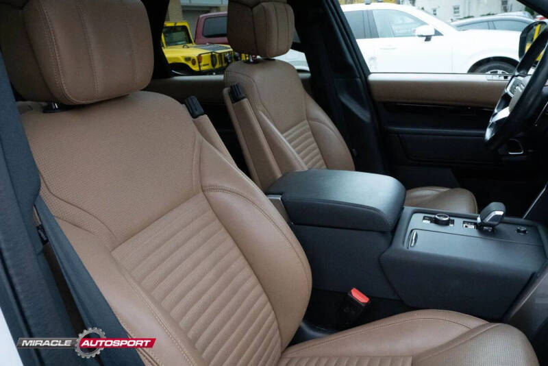 2022 Land Rover Discovery P300 S