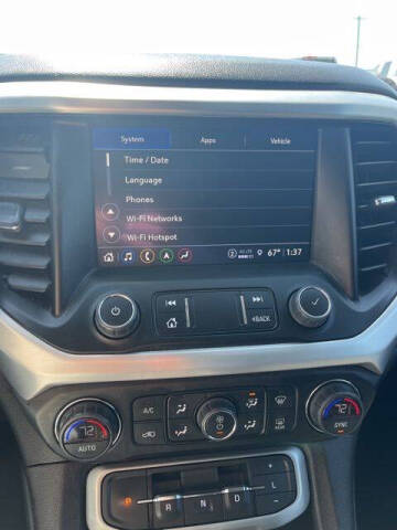 2023 GMC Acadia SLT
