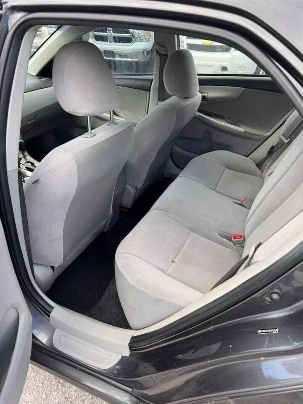 2011 Toyota Corolla LE