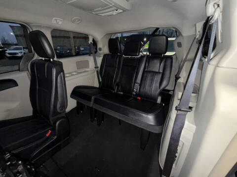 2016 Chrysler Town and Country Touring