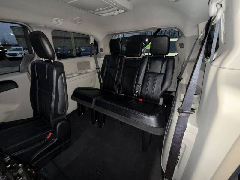 2016 Chrysler Town and Country Touring