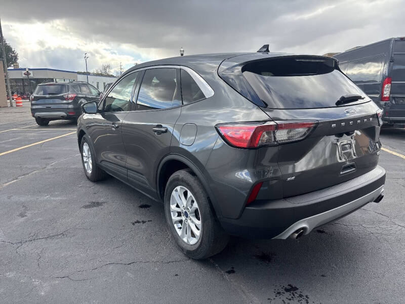 2020 Ford Escape SE