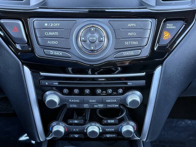 2017 Nissan Pathfinder SV