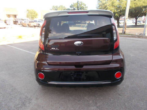 2017 Kia Soul +