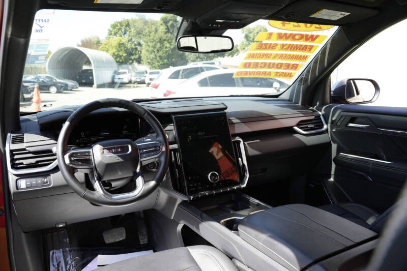 2024 GMC Acadia Elevation