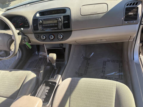 2005 Toyota Camry LE