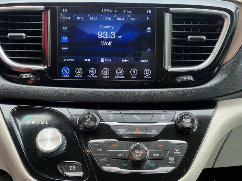 2017 Chrysler Pacifica Touring-L Plus