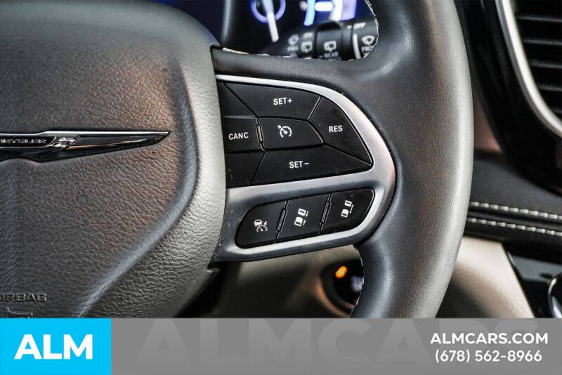 2024 Chrysler Pacifica Plug-In Hybrid Select