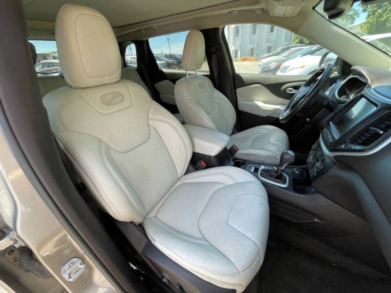 2017 Jeep Cherokee Overland