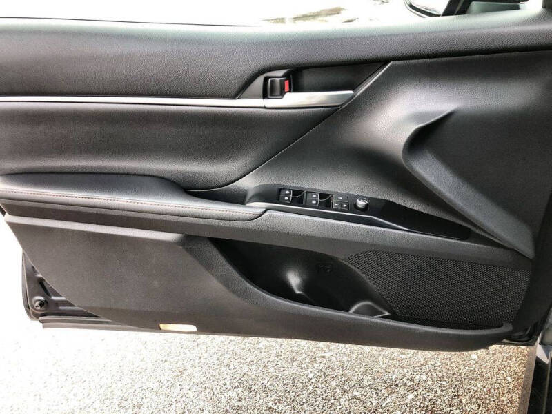 2020 Toyota Camry Hybrid XLE