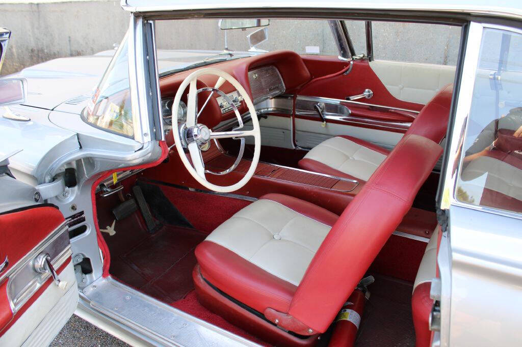 1960 Ford Thunderbird 11