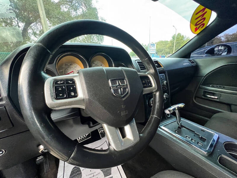 2011 Dodge Challenger SE