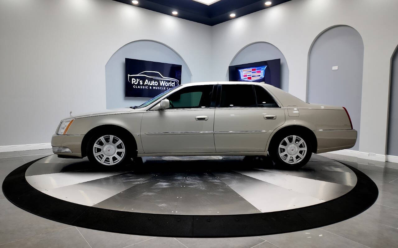 2009 Cadillac DTS 1