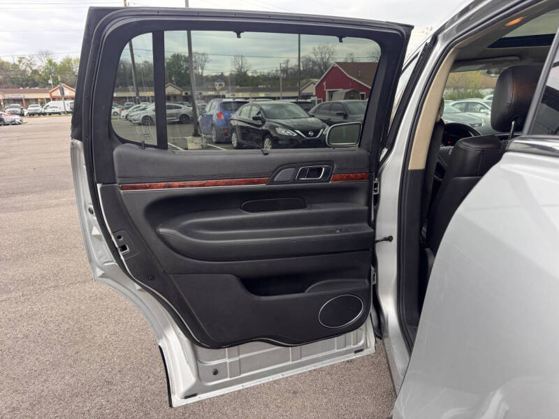 2019 Lincoln MKT Reserve