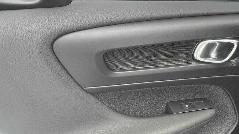 2026 Volvo XC40 B5 Ultra Black Edition