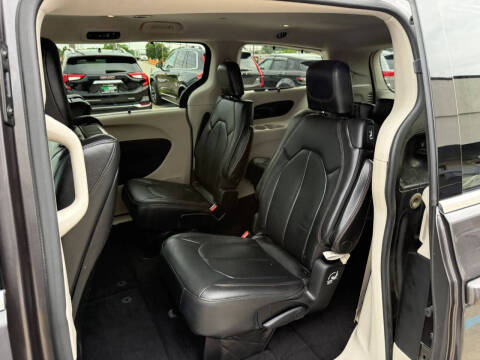2017 Chrysler Pacifica Touring-L Plus