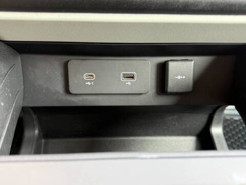 2020 Land Rover Defender 110 SE